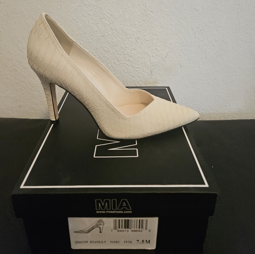 Mia heela